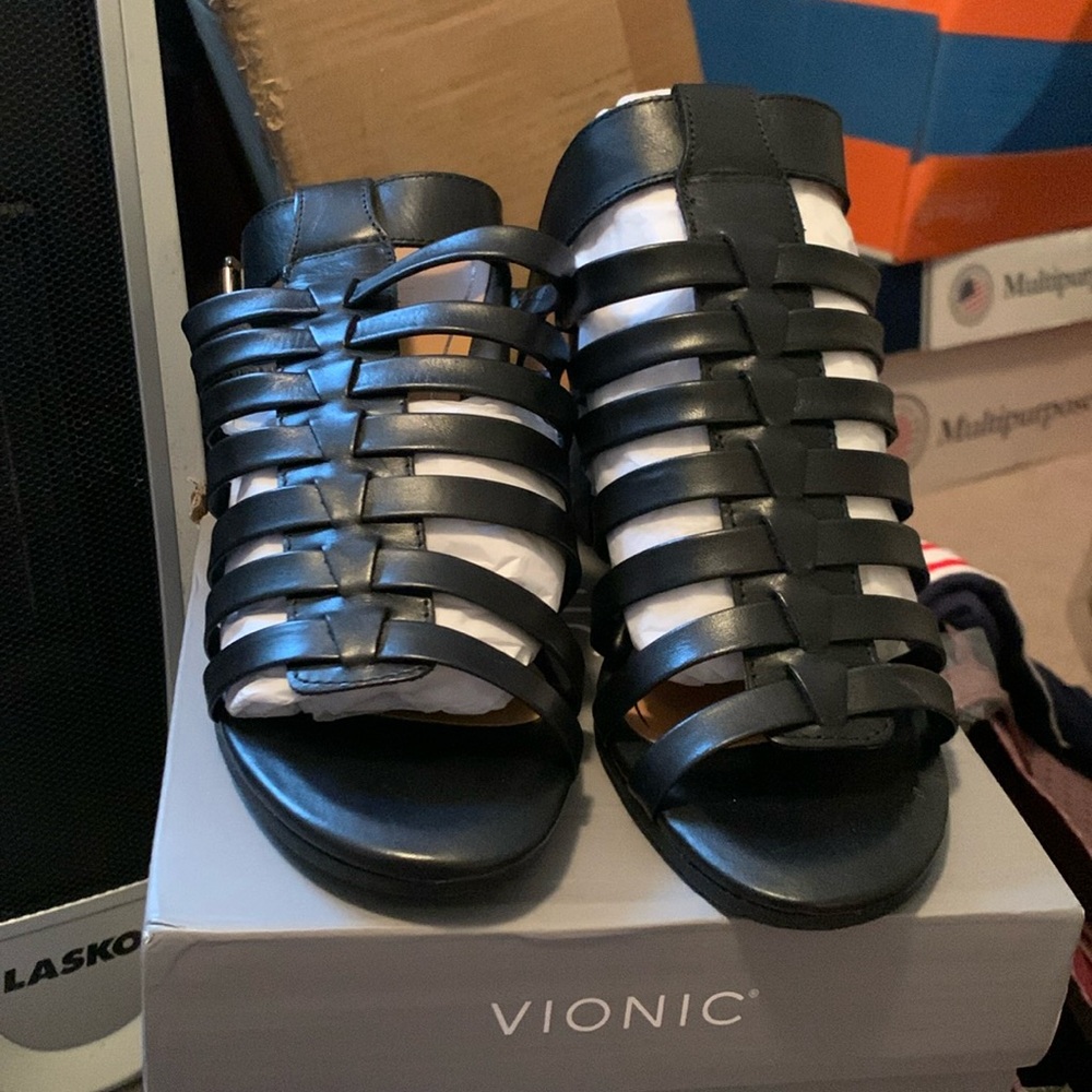 Straps black heels
